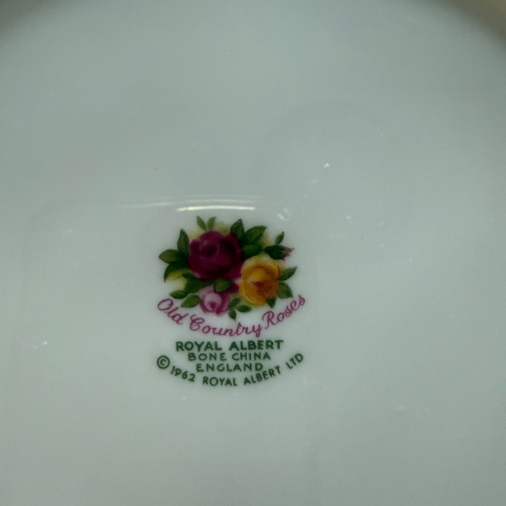 VINTAGE ROYAL ALBERT 1962 Old Country Roses Four Piece Tea Set - Picture 10 of 12